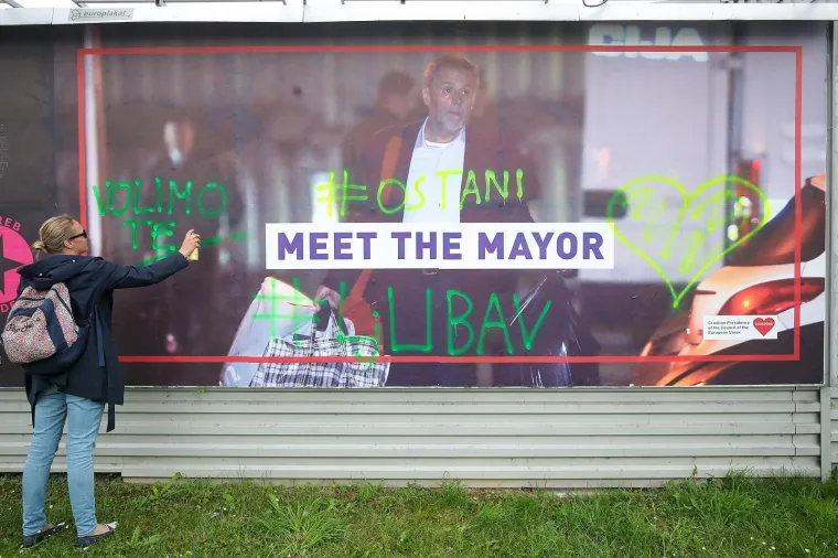 Juričan ispisao ljubavne poruke Bandiću tako da ih svi vide! Pozvao građane da učine isto