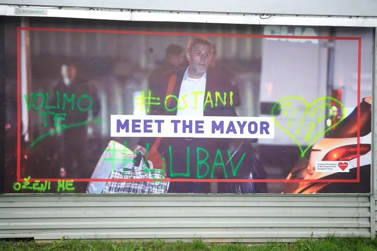 Juričan ispisao ljubavne poruke Bandiću tako da ih svi vide! Pozvao građane da učine isto