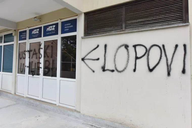 'USTA&Scaron;KI UHLJEBI, LOPOVI': HDZ-ovce &scaron;okirali grafiti na ulazu u prostorije stranke u &Scaron;ibeniku