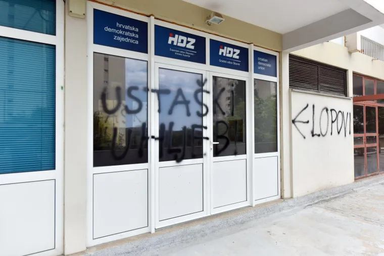 'USTA&Scaron;KI UHLJEBI, LOPOVI': HDZ-ovce &scaron;okirali grafiti na ulazu u prostorije stranke u &Scaron;ibeniku