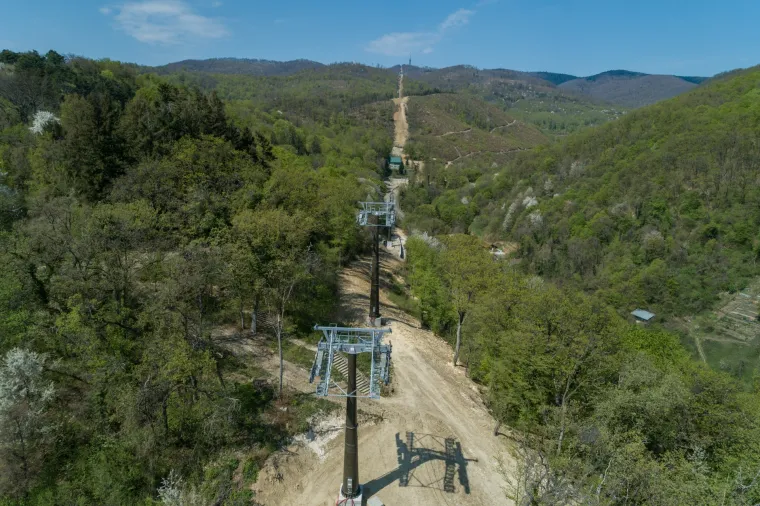 Pogled iz zraka na gradili&scaron;te sljemenske žičare: Hoće li biti 'na vrijeme' gotova?