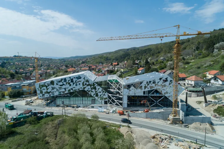 Pogled iz zraka na gradili&scaron;te sljemenske žičare: Hoće li biti 'na vrijeme' gotova?