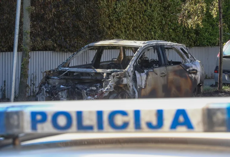 POŽAR AUTOMOBILA NA SREBRNJAKU: Intervencija vatrogasaca u rano jutro