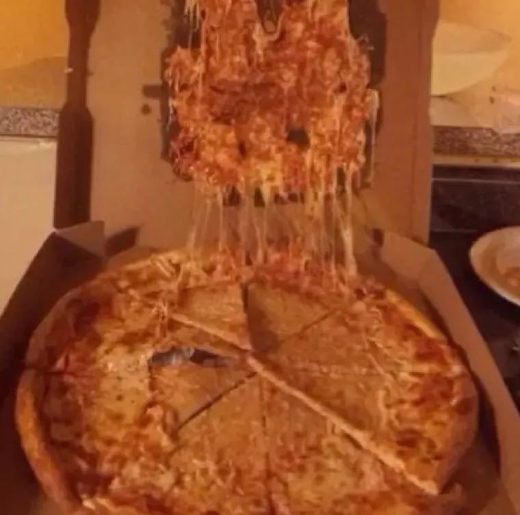 OVIM LJUDIMA HITNO TREBA ZABRANITI PRISTUP BILO KAKVOJ PIZZI: Pa dajte pogledajte &scaron;to su od njih napravili