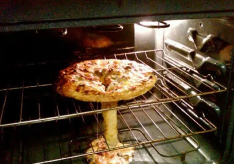 OVIM LJUDIMA HITNO TREBA ZABRANITI PRISTUP BILO KAKVOJ PIZZI: Pa dajte pogledajte &scaron;to su od njih napravili