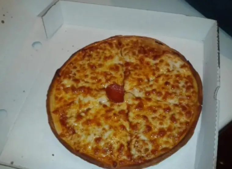 OVIM LJUDIMA HITNO TREBA ZABRANITI PRISTUP BILO KAKVOJ PIZZI: Pa dajte pogledajte &scaron;to su od njih napravili