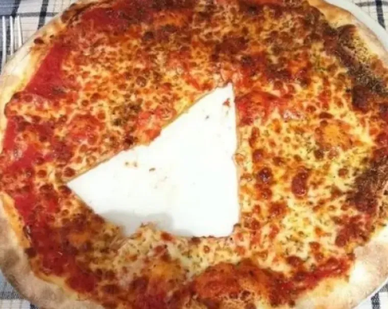 OVIM LJUDIMA HITNO TREBA ZABRANITI PRISTUP BILO KAKVOJ PIZZI: Pa dajte pogledajte &scaron;to su od njih napravili