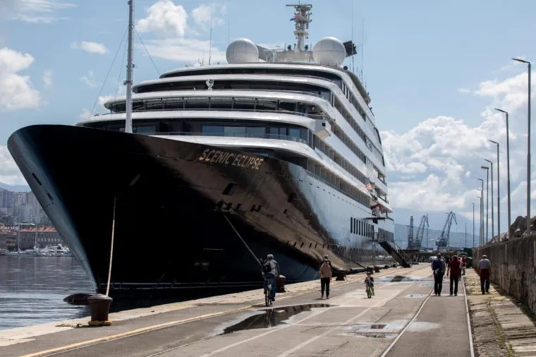 02.05.2020., Rijeka -  Scenic Eclipse, kruzer koji je odmah po svecanom krstenju u New Yorku zaradio titulu najluskuznijeg ekspedicijskog broda u svijetu, nesto prije 10 sati uplovio je u rijecku luku na privremeni vez na kojem ostaje do daljnjeg, odnosno dok se situacija sa korona pandemijom ne smiri. Photo: Nel Pavletic/PIXSELL