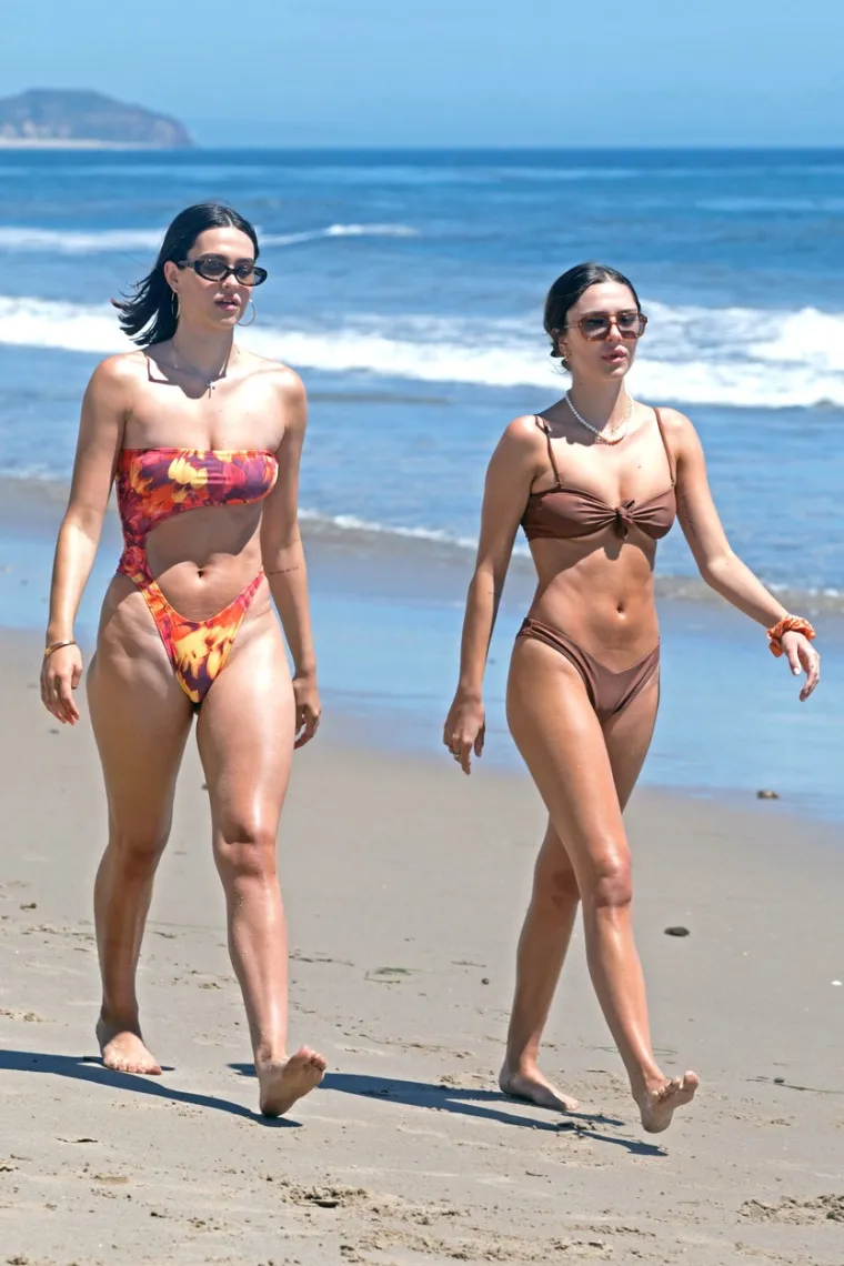Sestre Delilah Belle Hamlin i Amelia Hamlin paparazzi su snimili dok su se zabavljale na plaži u Malibuu. Foto: Profimedia