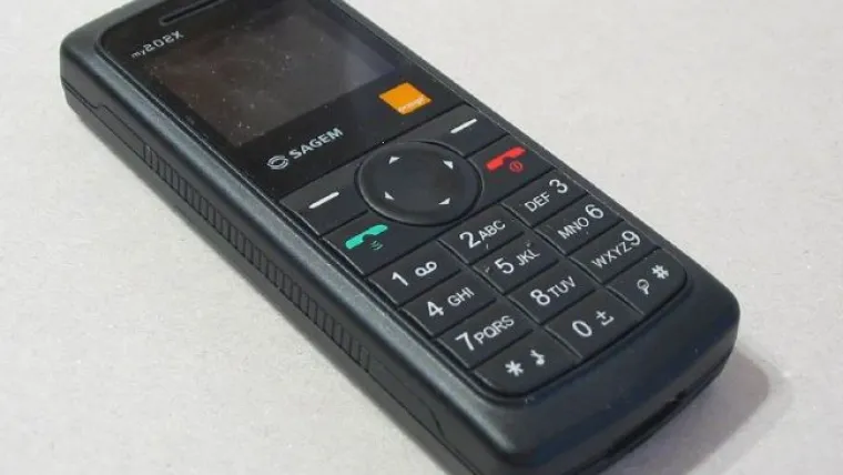 Budimo nostalgiju, ali ovaj put MOBITELIMA: Od Siemensa, do one klizne Nokie...