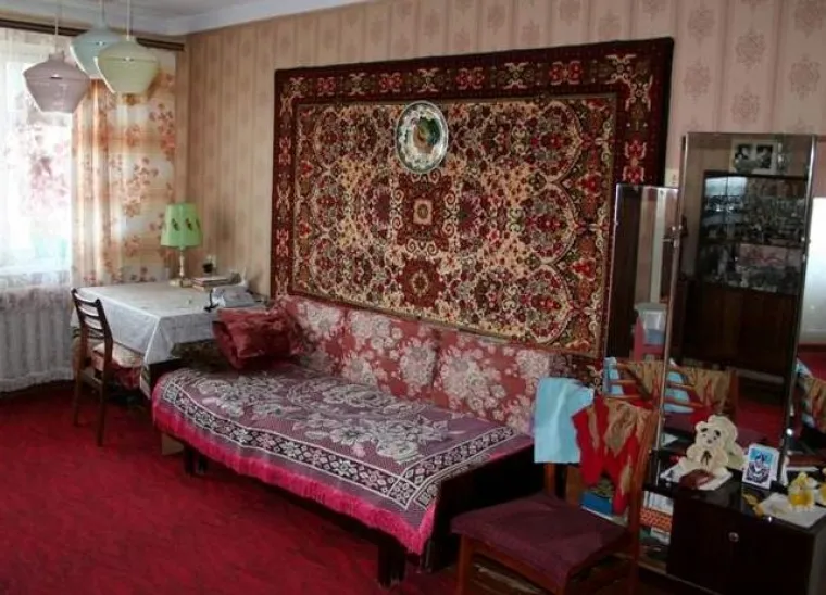 'True Slav' dizajn interijera: Slaveni su obožavali kič, lustere, tepihe...