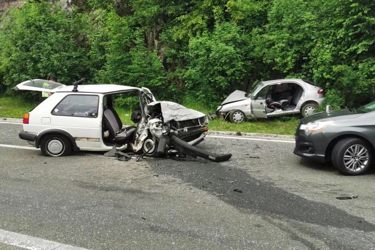 U teškoj nereći kod Učke sudarila se tri vozila, jedna osoba poginula