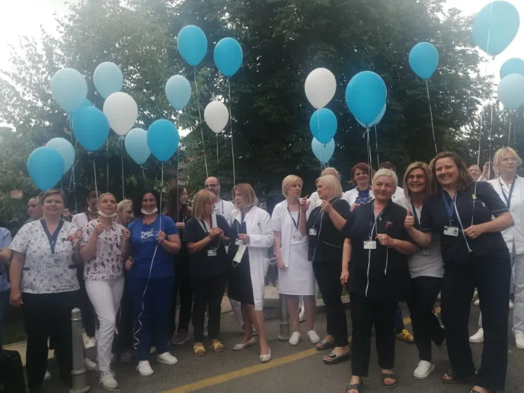 Veliko plavo srce: Bad Blue Boysi donijeli za Palčiće 7 inkubatora u bolnicu u Petrovoj!