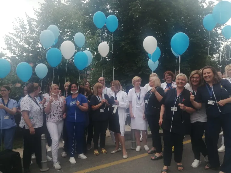 Veliko plavo srce: Bad Blue Boysi donijeli za Palčiće 7 inkubatora u bolnicu u Petrovoj!