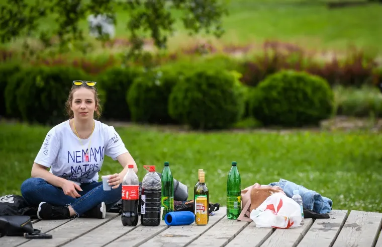 MATURANTI PARTIJAJU UNATOČ KORONI: Spontano su se okupili na Bundeku