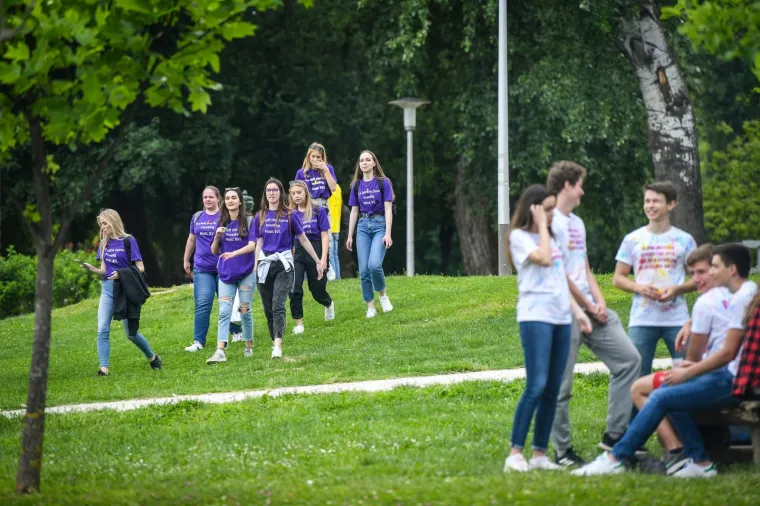 MATURANTI PARTIJAJU UNATOČ KORONI: Spontano su se okupili na Bundeku