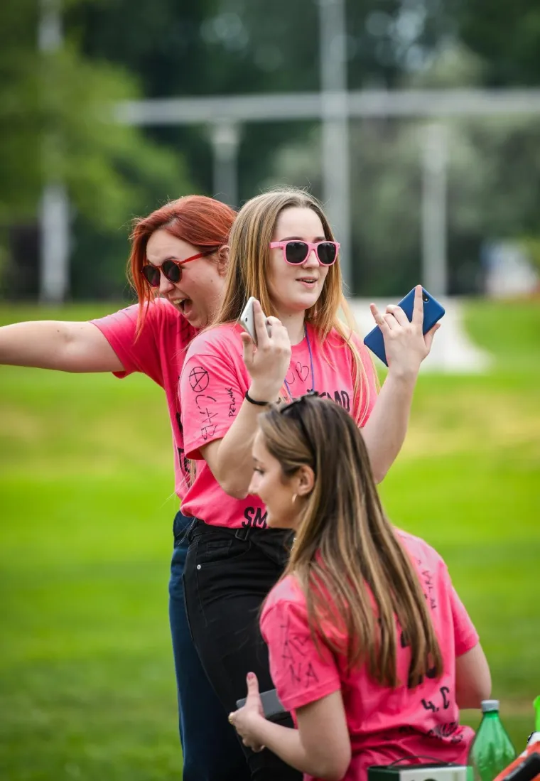 MATURANTI PARTIJAJU UNATOČ KORONI: Spontano su se okupili na Bundeku