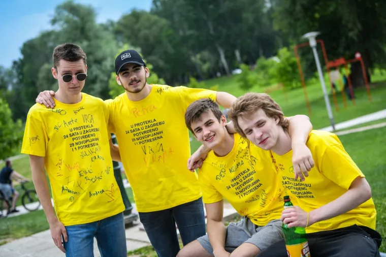 MATURANTI PARTIJAJU UNATOČ KORONI: Spontano su se okupili na Bundeku