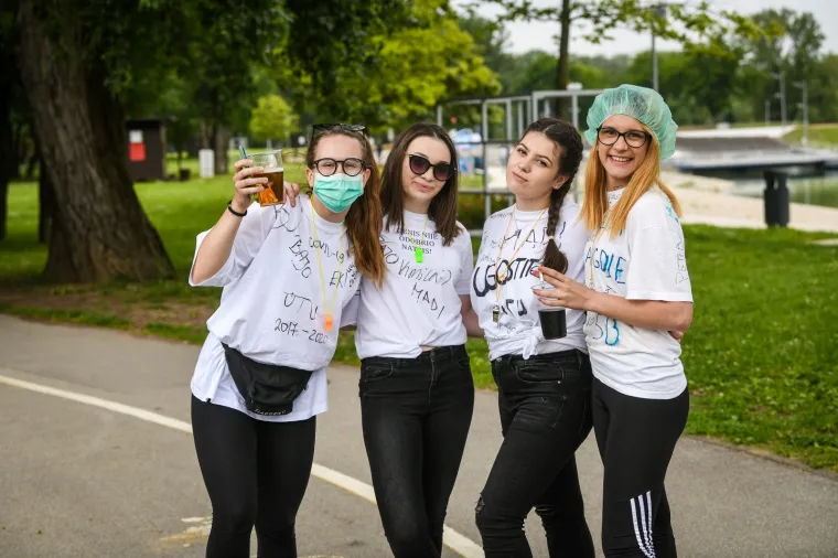 MATURANTI PARTIJAJU UNATOČ KORONI: Spontano su se okupili na Bundeku