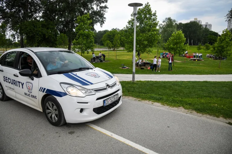 MATURANTI PARTIJAJU UNATOČ KORONI: Spontano su se okupili na Bundeku