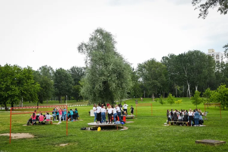 MATURANTI PARTIJAJU UNATOČ KORONI: Spontano su se okupili na Bundeku