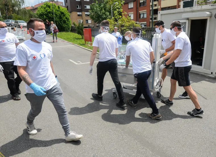 28.05.2020., Zagreb - Primopredaja inkubatora za Odjel neonatologije u Petrovoj bolnici kupljenih u sklopu akcije "Vratimo Palcice u Petrovu" u organizaciji Kluba roditelja nedonoscadi Palcici i Udruge clanova Dinama "Dinamo to smo mi" i navijaca Bad Blue Boysa. Photo: Marko Prpic/PIXSELL