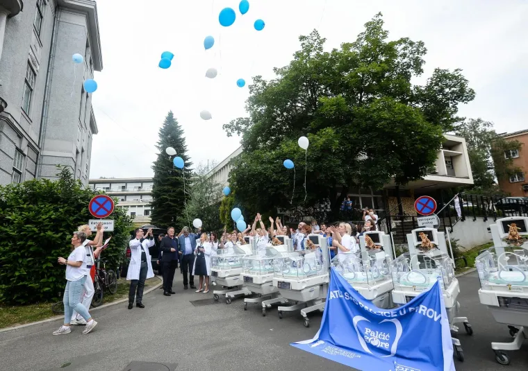 28.05.2020., Zagreb - Primopredaja inkubatora za Odjel neonatologije u Petrovoj bolnici kupljenih u sklopu akcije "Vratimo Palcice u Petrovu" u organizaciji Kluba roditelja nedonoscadi Palcici i Udruge clanova Dinama "Dinamo to smo mi" i navijaca Bad Blue Boysa. Photo: Marko Prpic/PIXSELL