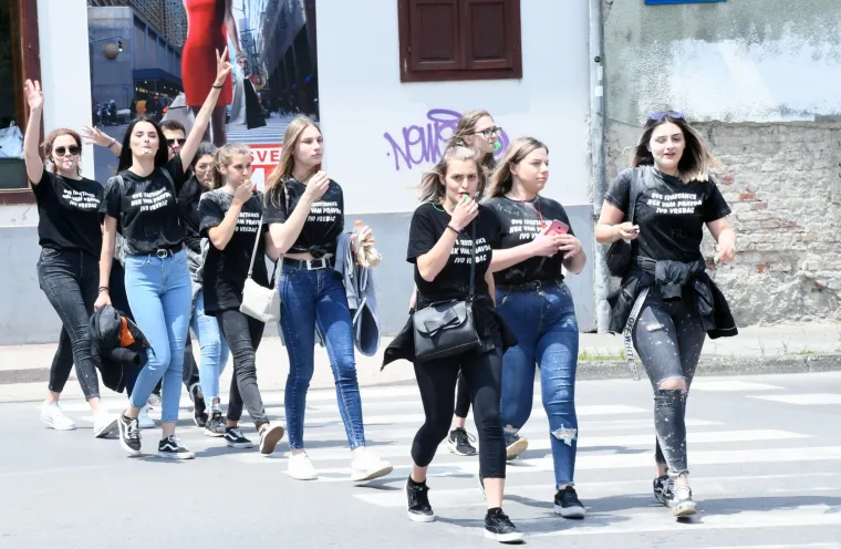 Bra&scaron;no i bakljada! Pogledajte kako su maturanti &scaron;irom Hrvatske proslavili kraj &scaron;kole