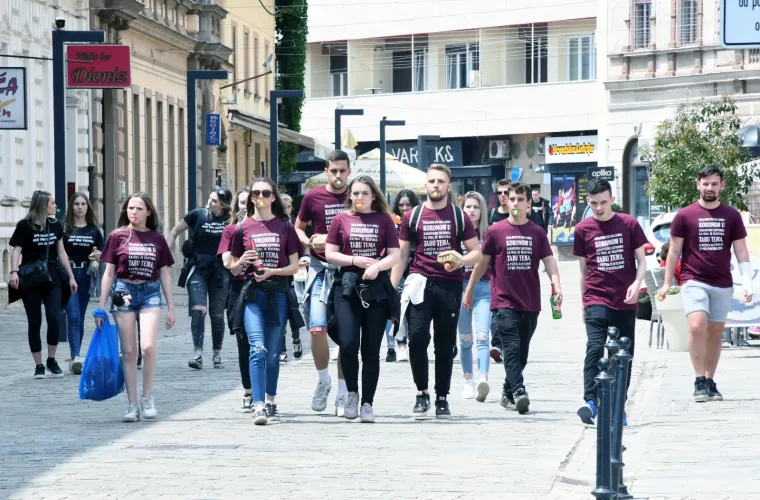 Bra&scaron;no i bakljada! Pogledajte kako su maturanti &scaron;irom Hrvatske proslavili kraj &scaron;kole