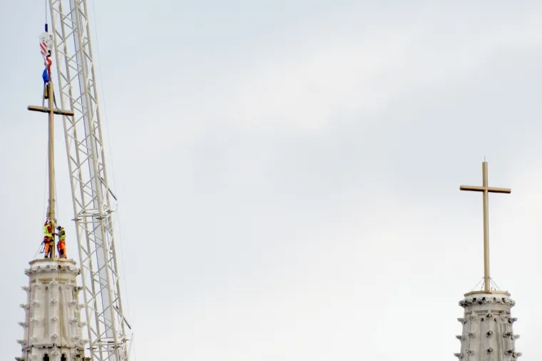 Zagrebačka katedrala dobila i drugi privremeni križ