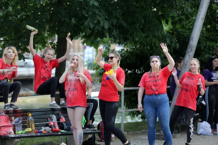 Alkohol i bakljada! Ovako su maturanti &scaron;irom Hrvatske proslavili svoj zadnji dan &scaron;kole