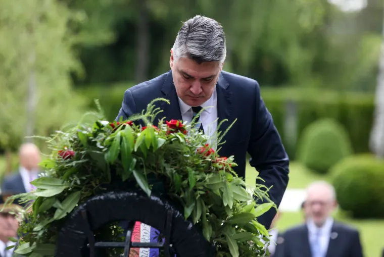 Državni vrh položio vijence na Mirogoju i Krematoriju povodom Dana državnosti