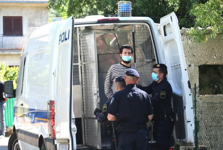 Stra&scaron;an zločin u Gaćelezima: Ovo je čovjek osumnjičen za ubojstvo rođaka i svog prvog susjeda