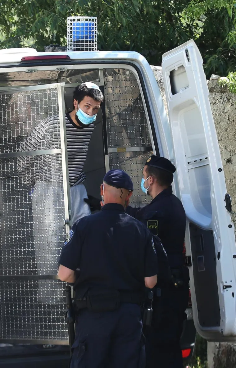 Stra&scaron;an zločin u Gaćelezima: Ovo je čovjek osumnjičen za ubojstvo rođaka i svog prvog susjeda