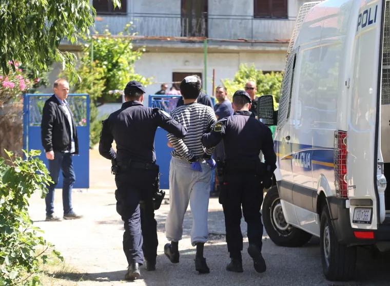 Stra&scaron;an zločin u Gaćelezima: Ovo je čovjek osumnjičen za ubojstvo rođaka i svog prvog susjeda