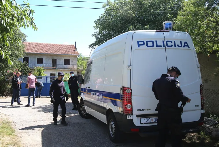 Stra&scaron;an zločin u Gaćelezima: Ovo je čovjek osumnjičen za ubojstvo rođaka i svog prvog susjeda