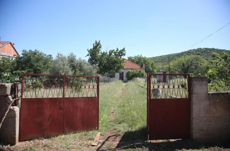 Stra&scaron;an zločin u Gaćelezima: Ovo je čovjek osumnjičen za ubojstvo rođaka i svog prvog susjeda