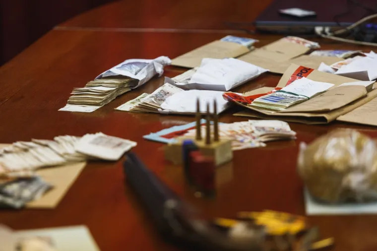 Uhićena dvojica sa zadarskog područja: Dilali kokain, a policija prona&scaron;la i duhan, oružje i novac