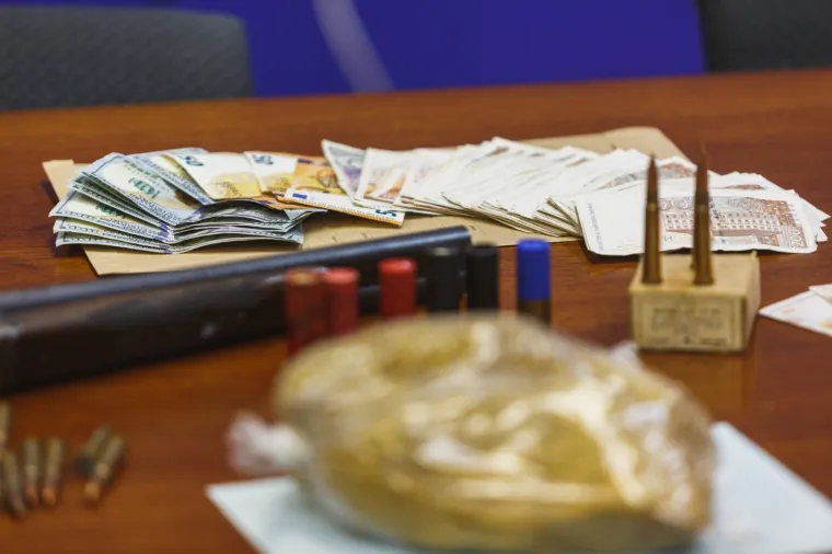 Uhićena dvojica sa zadarskog područja: Dilali kokain, a policija prona&scaron;la i duhan, oružje i novac