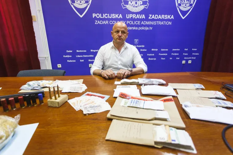 Uhićena dvojica sa zadarskog područja: Dilali kokain, a policija prona&scaron;la i duhan, oružje i novac