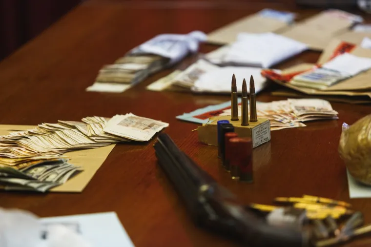 Uhićena dvojica sa zadarskog područja: Dilali kokain, a policija prona&scaron;la i duhan, oružje i novac