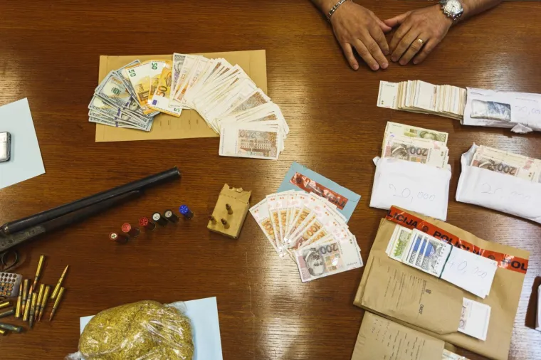 Uhićena dvojica sa zadarskog područja: Dilali kokain, a policija prona&scaron;la i duhan, oružje i novac