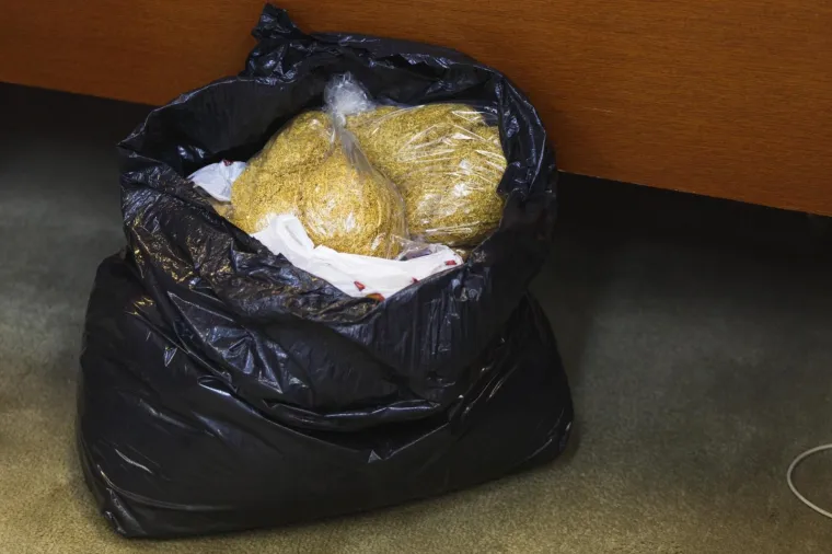 Uhićena dvojica sa zadarskog područja: Dilali kokain, a policija prona&scaron;la i duhan, oružje i novac