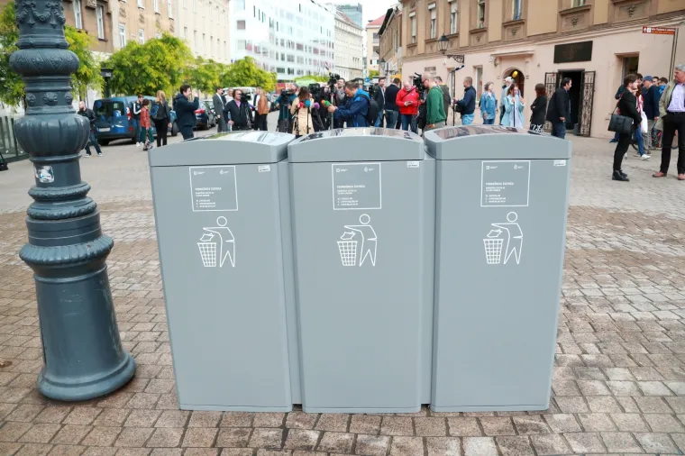 Zagreb dobio pametne spremnike otpada: Otvaraju se na senzore, a aplikacijom su povezani s 'komunalcima'
