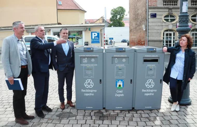 Zagreb dobio pametne spremnike otpada: Otvaraju se na senzore, a aplikacijom su povezani s 'komunalcima'