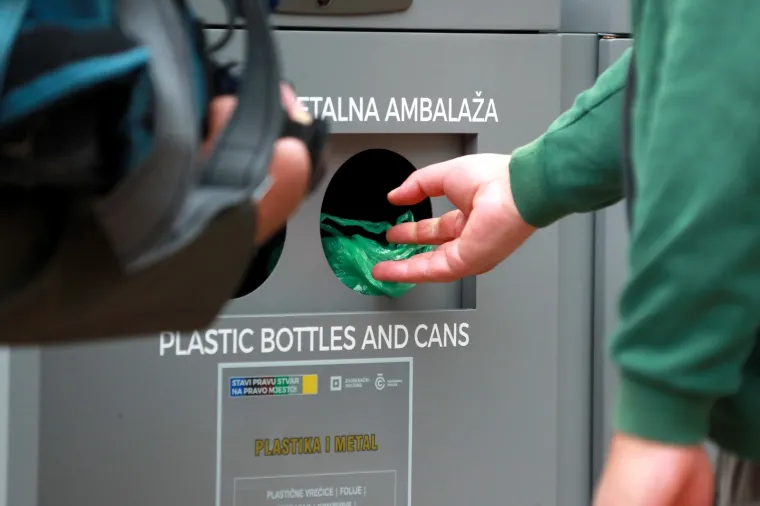 Zagreb dobio pametne spremnike otpada: Otvaraju se na senzore, a aplikacijom su povezani s 'komunalcima'