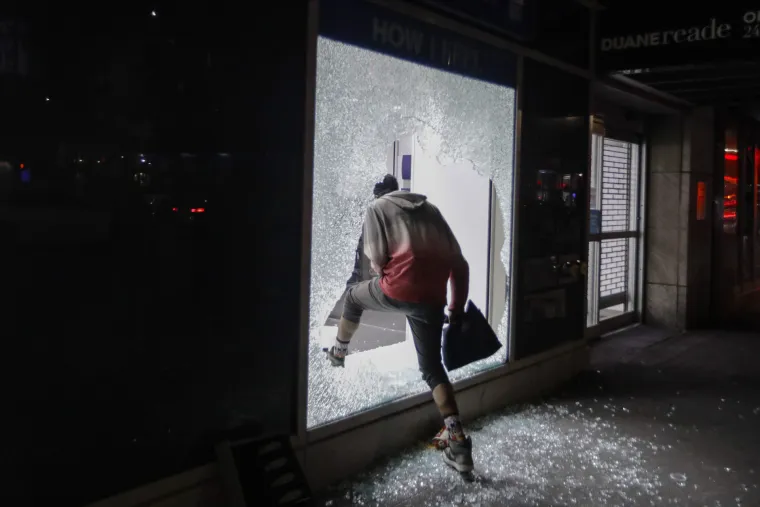 Kaos i nasilje na ulicama diljem SAD-a: Ovakvo ne&scaron;to nije viđeno od ubojstva Martina Luthera Kinga!