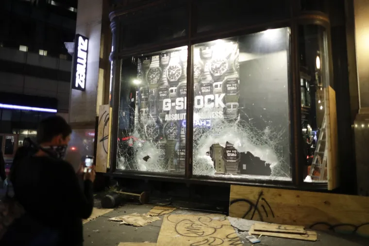 Kaos i nasilje na ulicama diljem SAD-a: Ovakvo ne&scaron;to nije viđeno od ubojstva Martina Luthera Kinga!