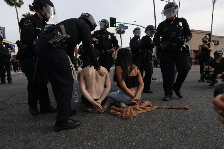 Kaos i nasilje na ulicama diljem SAD-a: Ovakvo ne&scaron;to nije viđeno od ubojstva Martina Luthera Kinga!