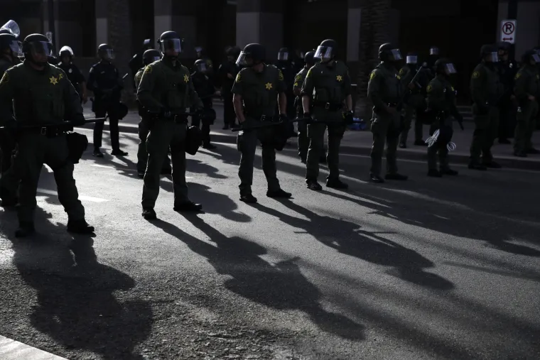 Kaos i nasilje na ulicama diljem SAD-a: Ovakvo ne&scaron;to nije viđeno od ubojstva Martina Luthera Kinga!